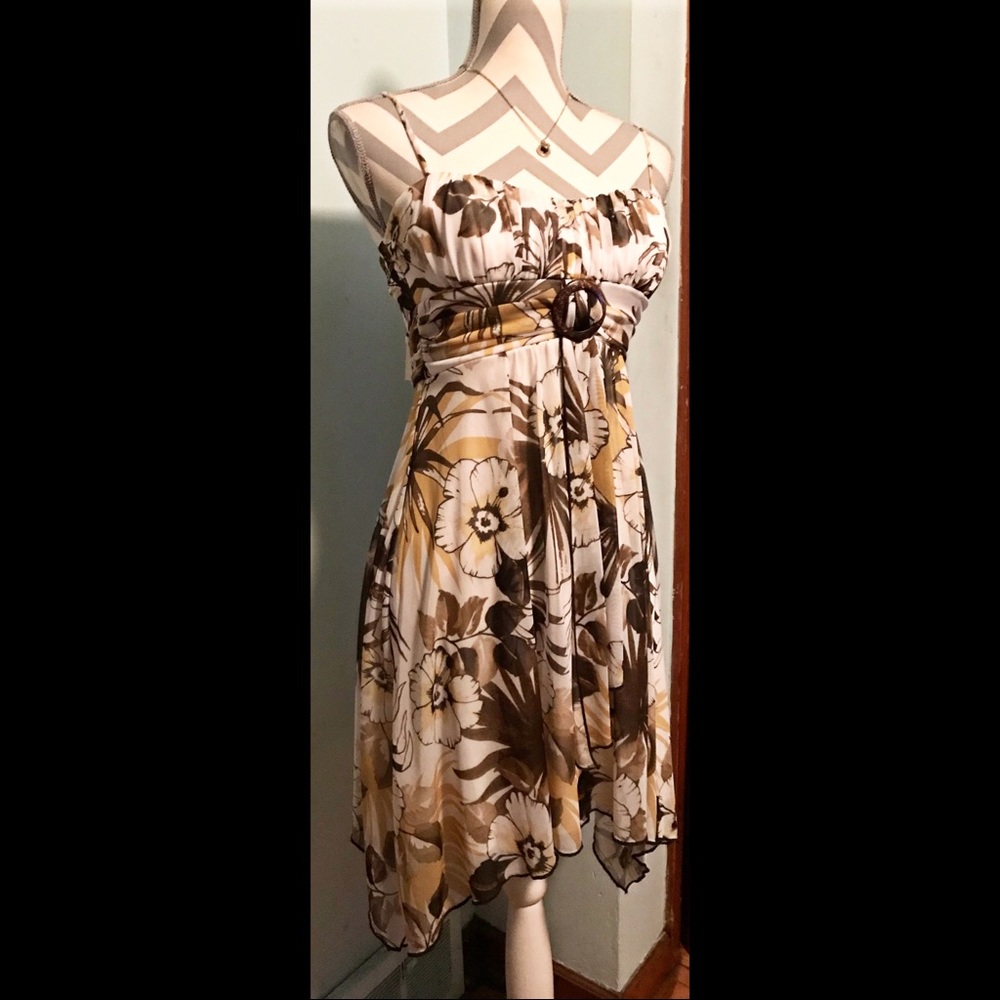 🆕 NWT SPEECHLESS Size Small floral dress